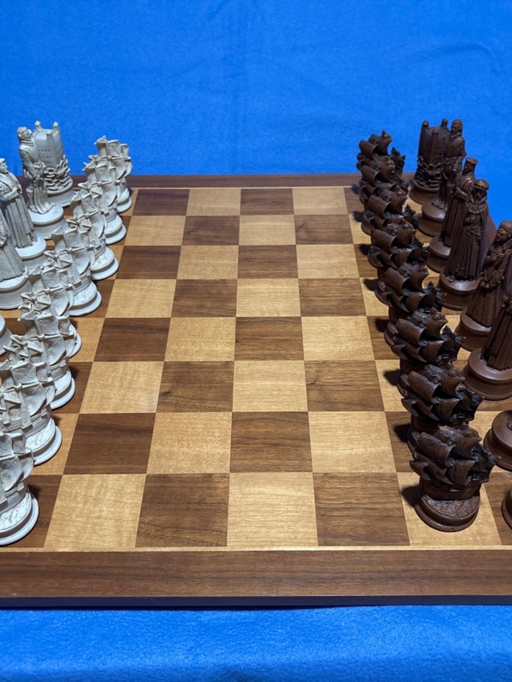 Berkeley Chess Elizabethan Chess Set (32 pieces + Board)